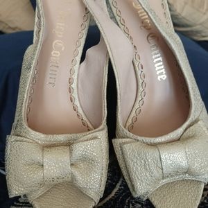 Juicy Couture Gold Metallic pump